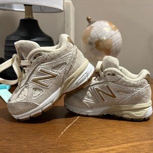 New Balance beige & gold baby sneakers sz 2